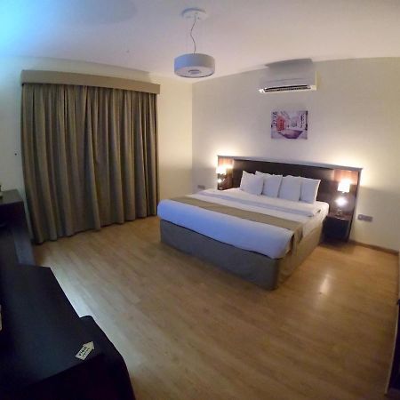 Weekend Hotel & Apartments Muscat Exterior photo