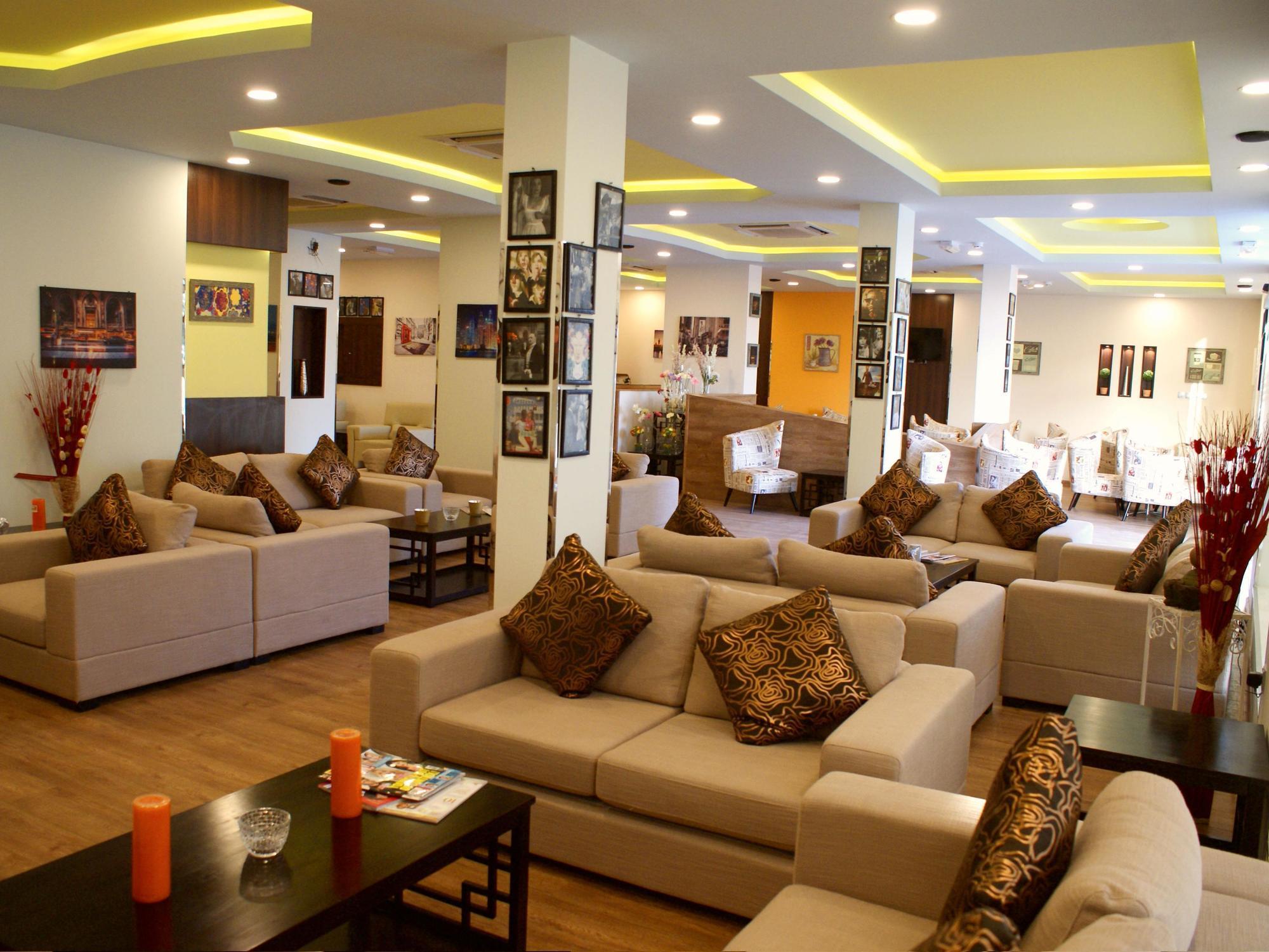 Weekend Hotel & Apartments Muscat Exterior photo