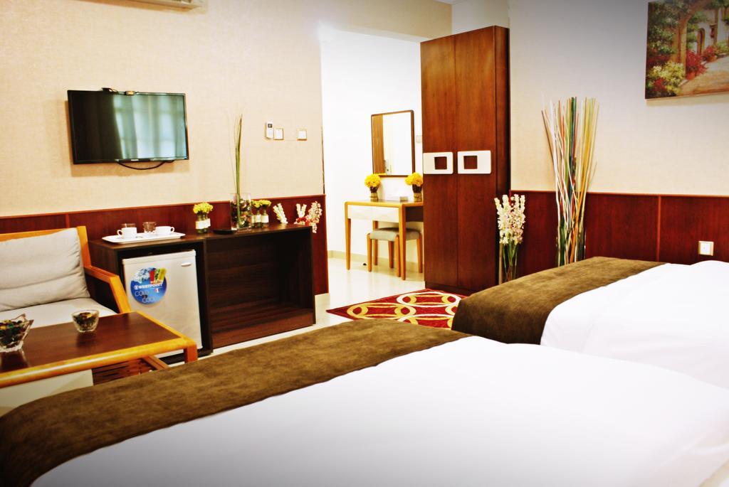 Weekend Hotel & Apartments Muscat Exterior photo