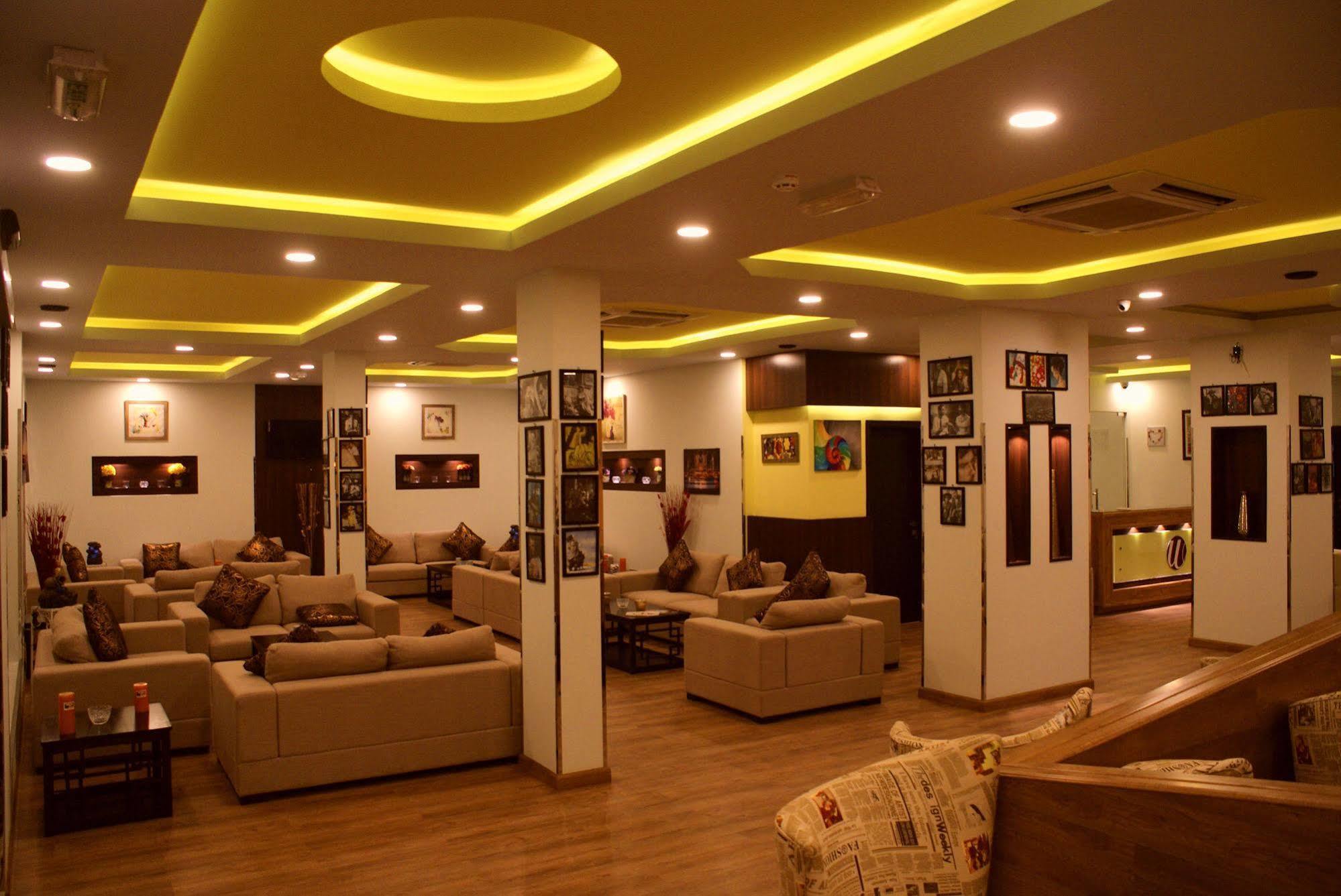 Weekend Hotel & Apartments Muscat Exterior photo