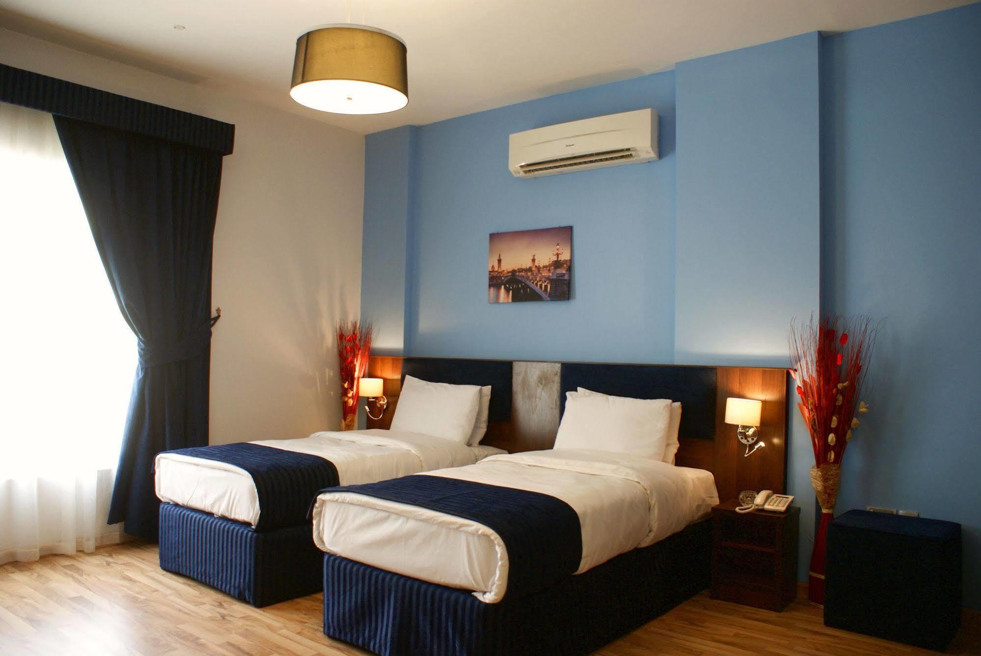 Weekend Hotel & Apartments Muscat Exterior photo