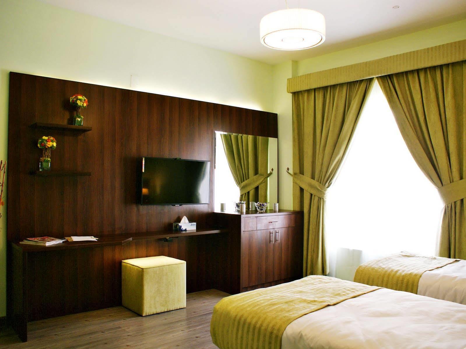 Weekend Hotel & Apartments Muscat Exterior photo