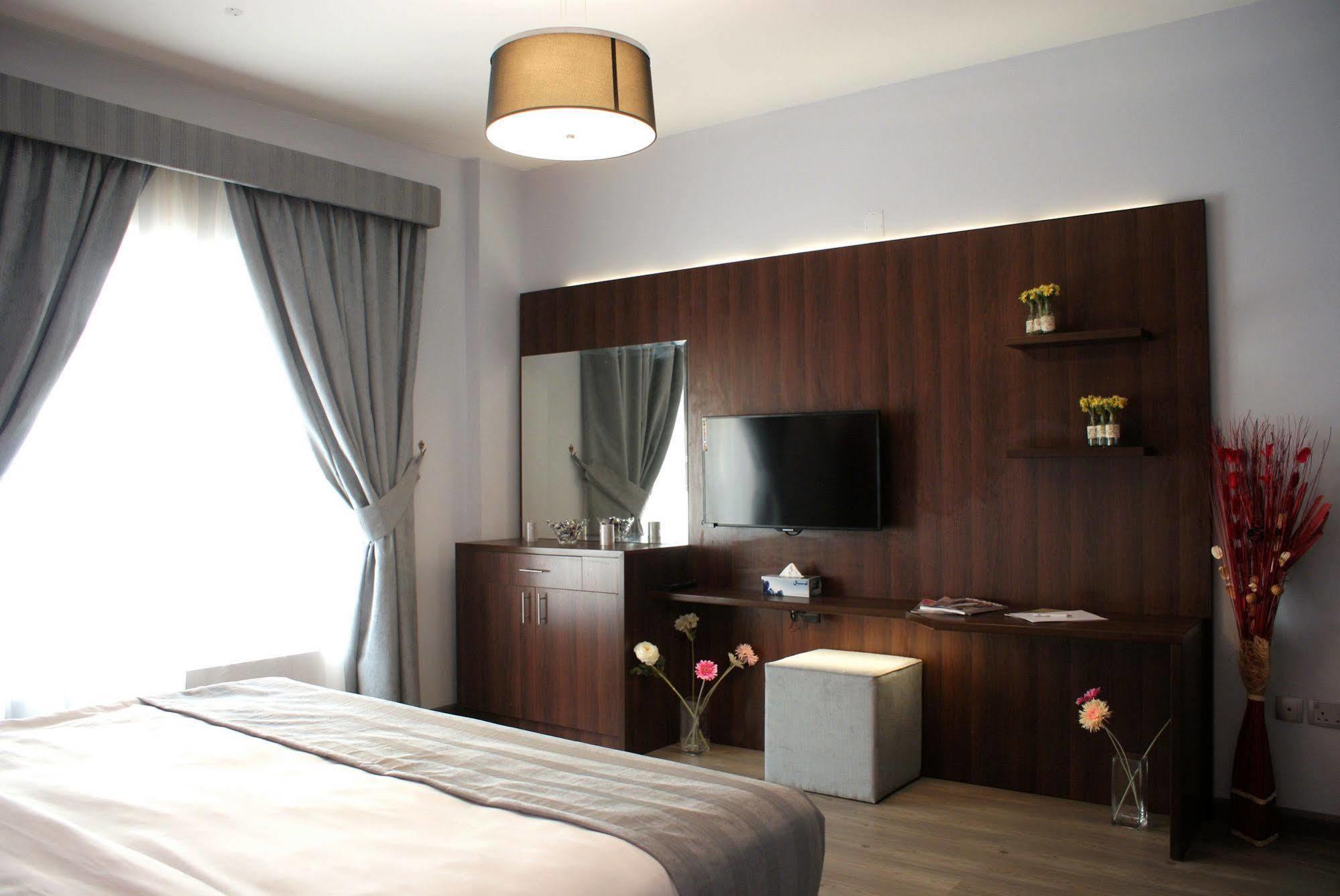 Weekend Hotel & Apartments Muscat Exterior photo