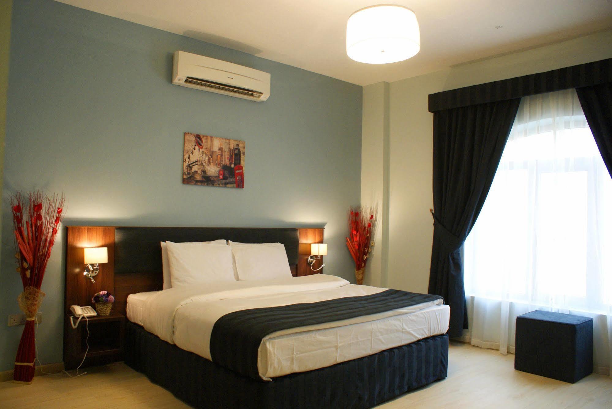 Weekend Hotel & Apartments Muscat Exterior photo