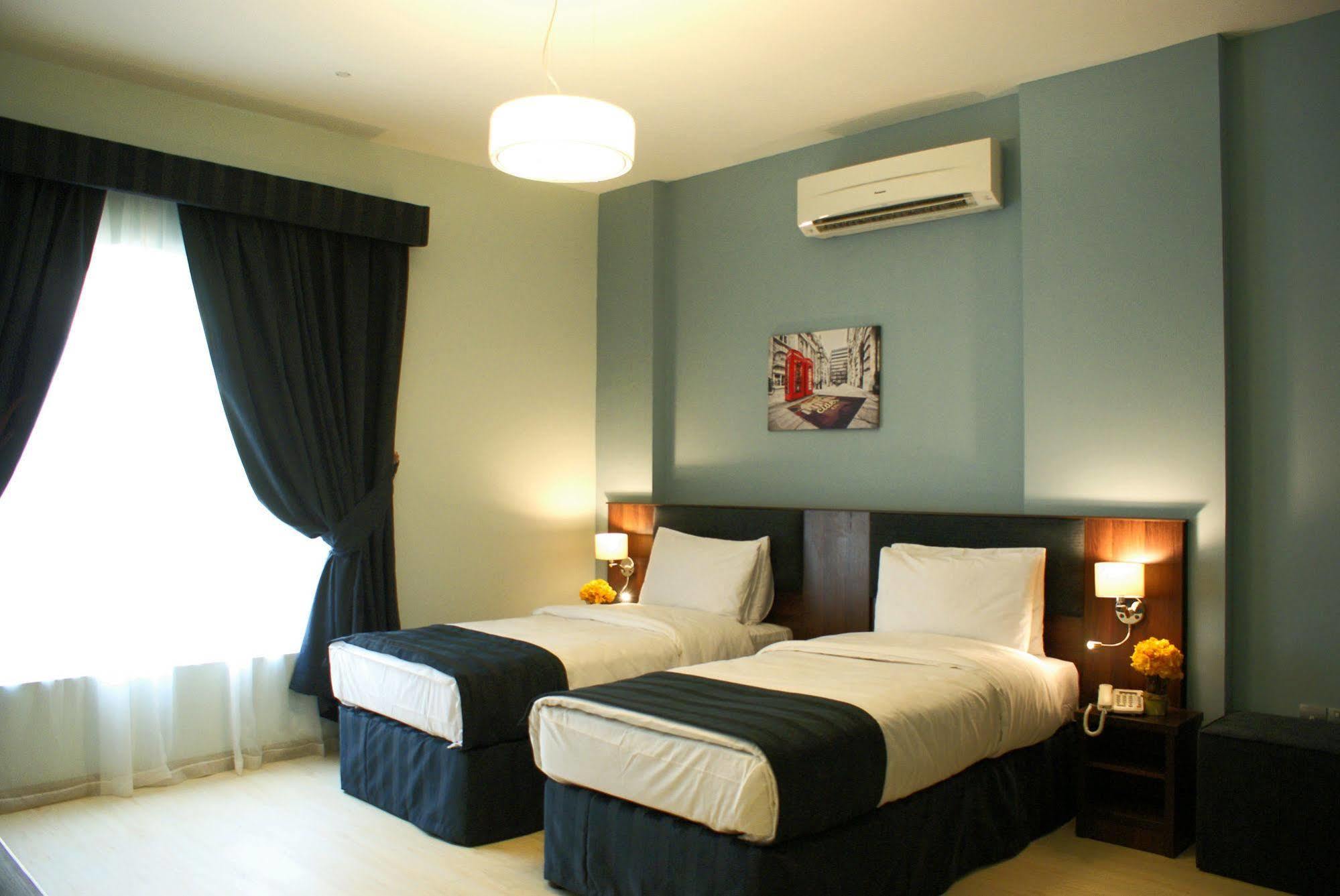 Weekend Hotel & Apartments Muscat Exterior photo