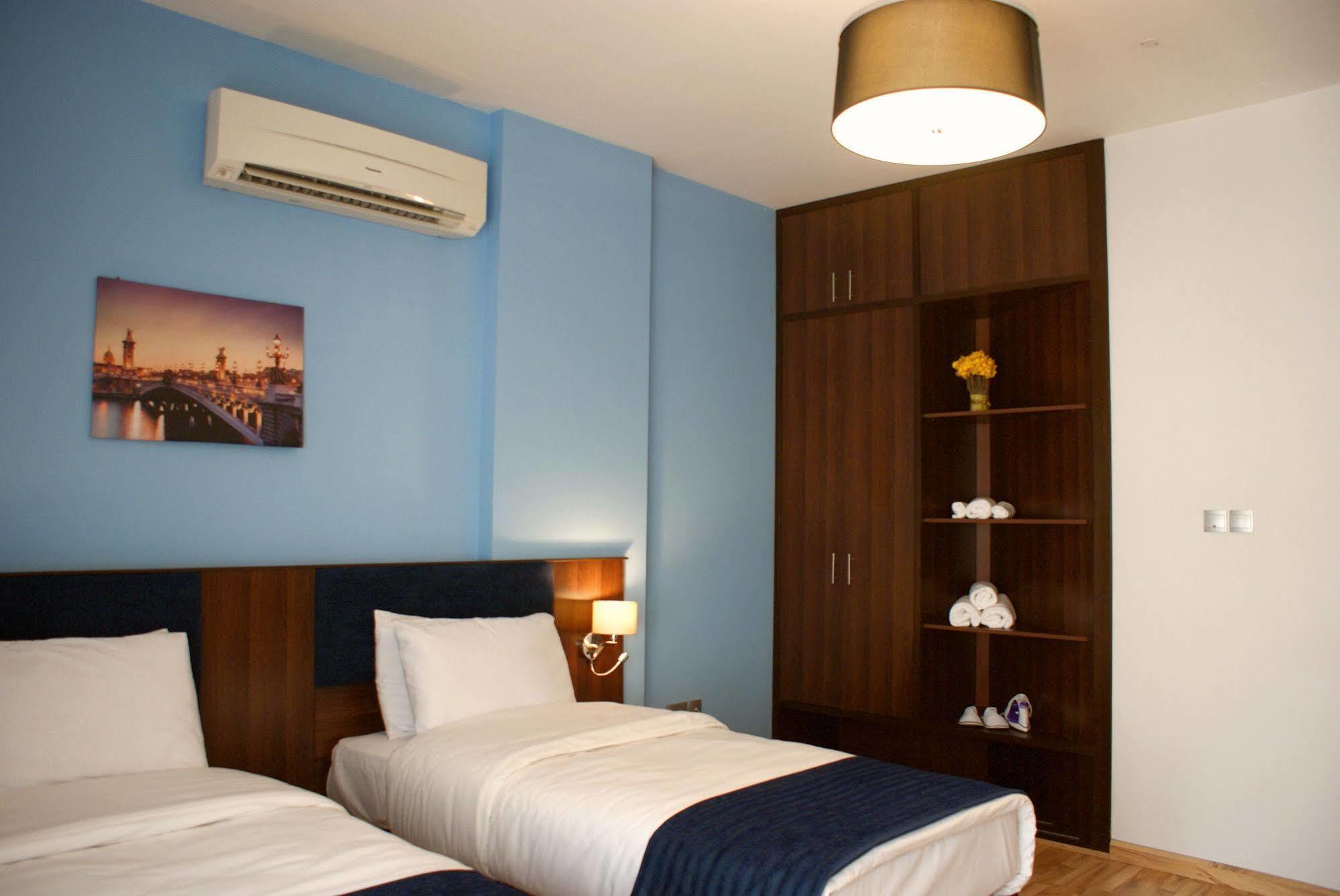 Weekend Hotel & Apartments Muscat Exterior photo
