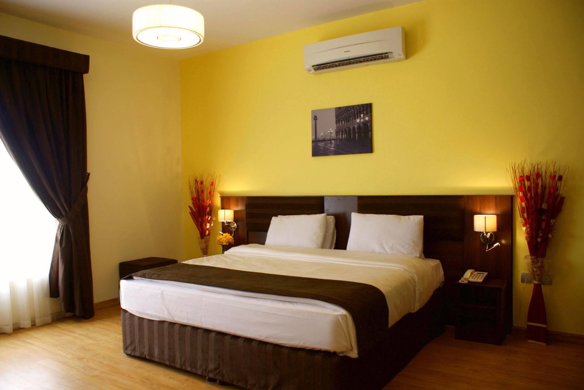Weekend Hotel & Apartments Muscat Exterior photo