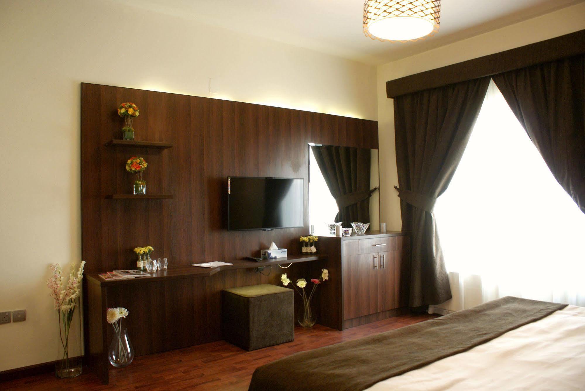 Weekend Hotel & Apartments Muscat Exterior photo