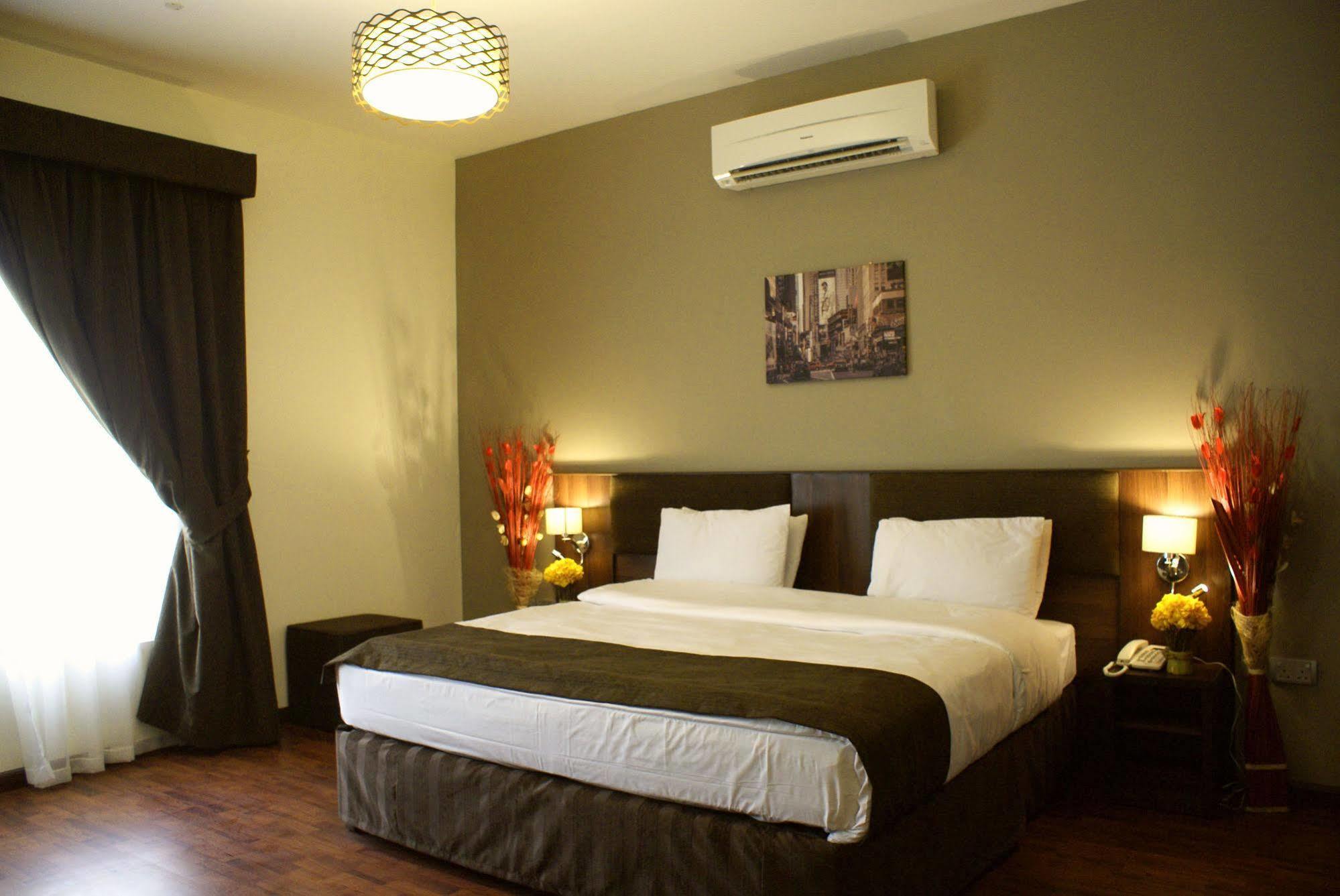 Weekend Hotel & Apartments Muscat Exterior photo