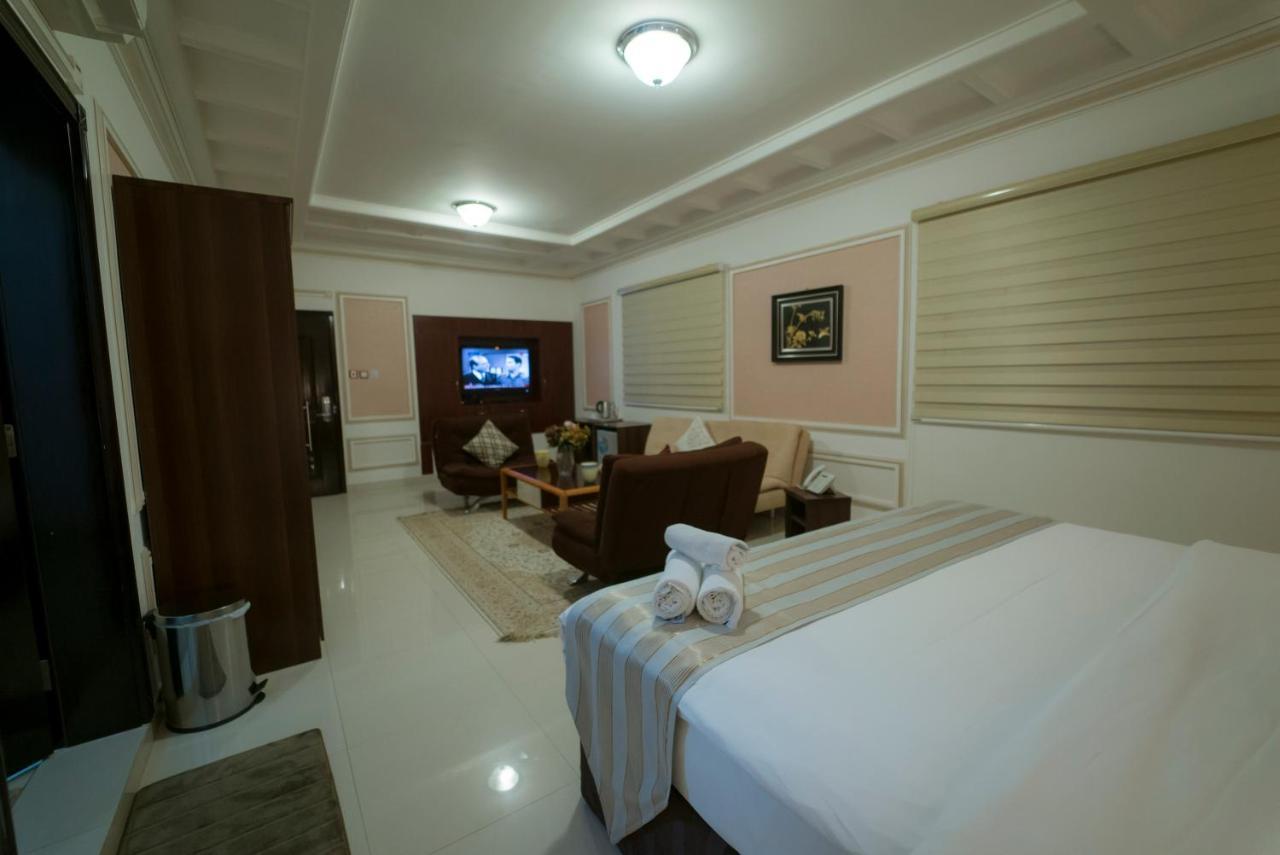 Weekend Hotel & Apartments Muscat Exterior photo